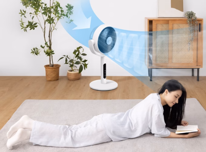 Công nghệ Tri-Cyclonic giúp luân chuyển không khí đồng đều, loại bỏ các vùng khí tù đọng trong phòng.