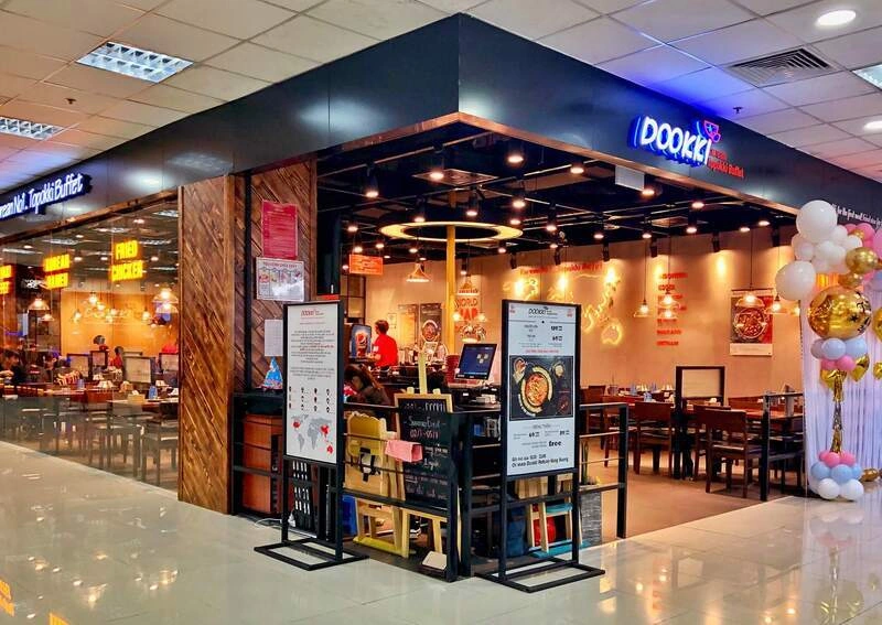 Nhà hàng Dookki tại Hà Nội bị xử phạt do hệ thống thoát nước không đảm bảo (Ảnh: M.A).