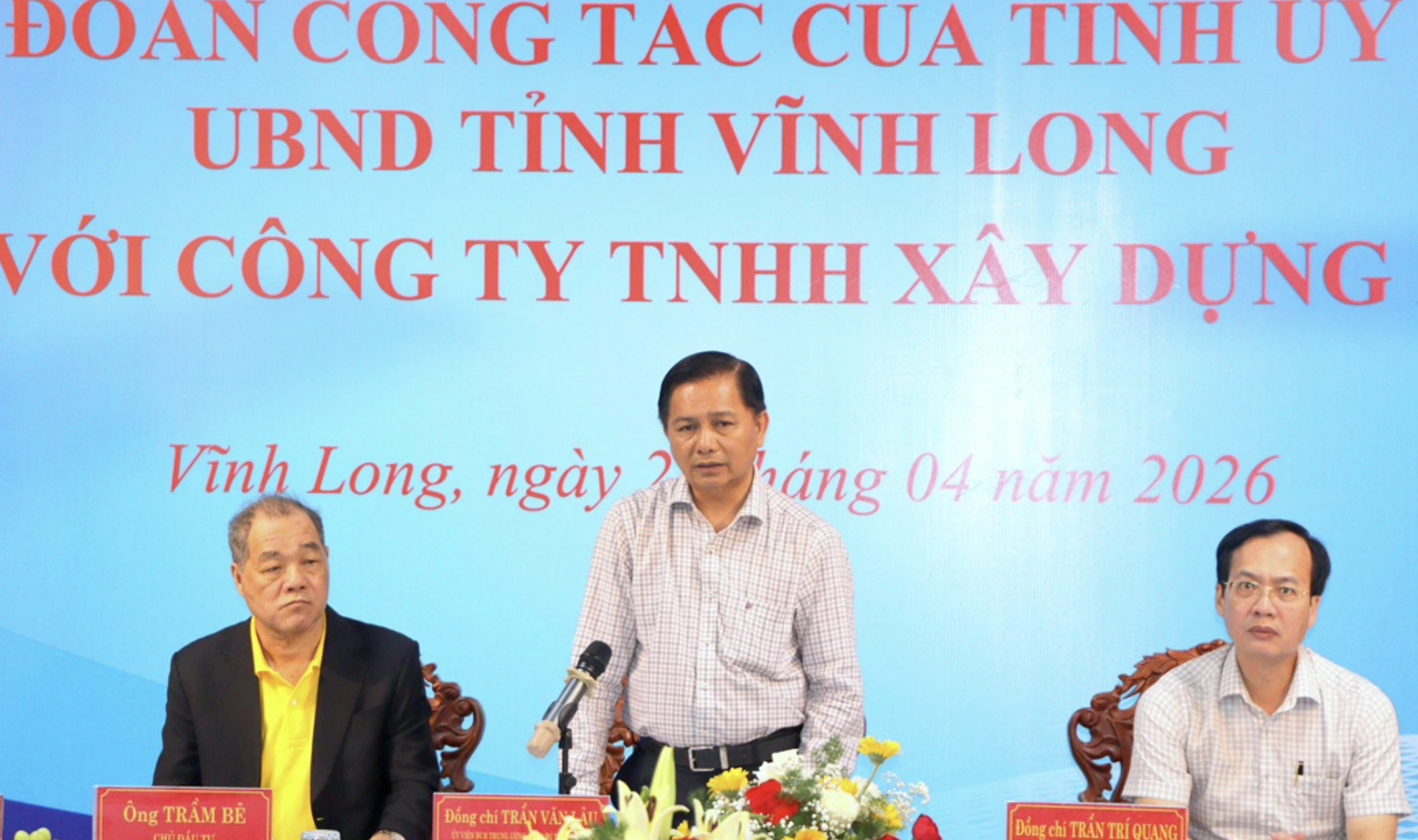 Ông Trầm Bê xuất hiện với vai trò đại diện chủ đầu tư trong các buổi làm việc chiến lược với lãnh đạo tỉnh Vĩnh Long (Ảnh: IT)