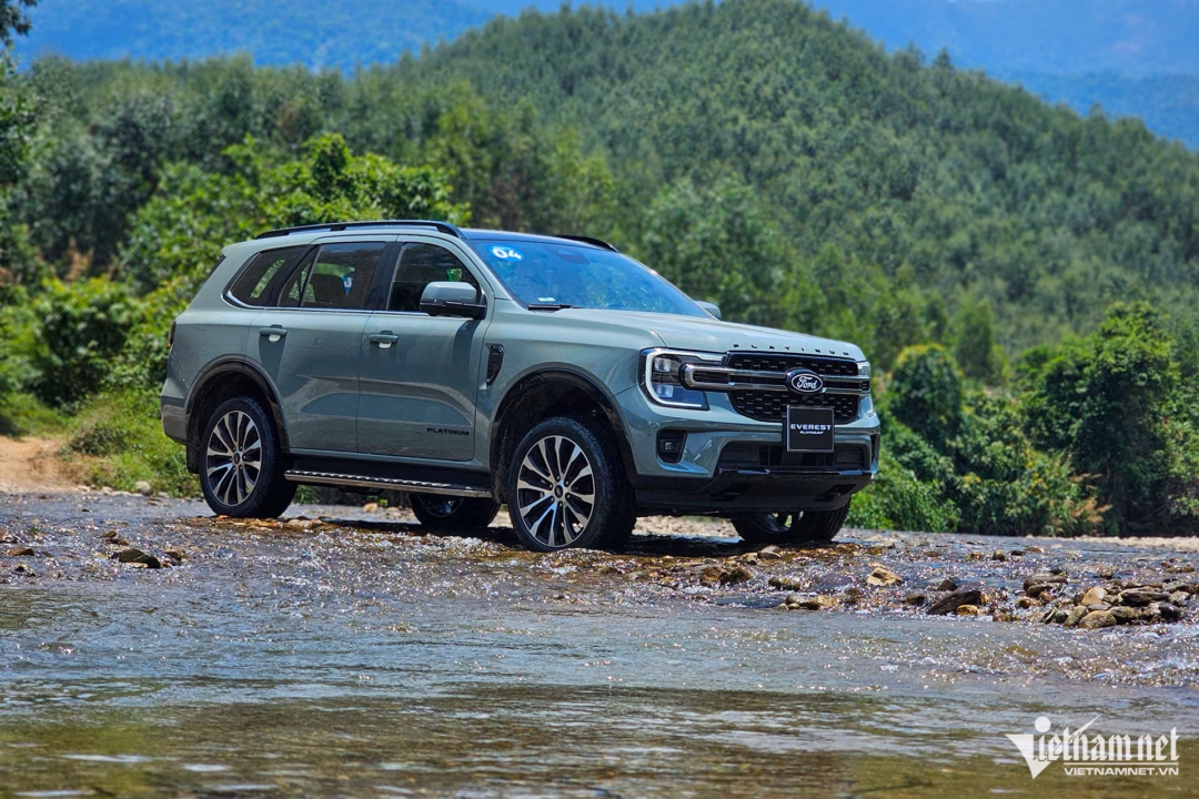 Ford Everest 2026 gây ấn tượng với tùy chọn động cơ xăng Ecoboost 2.3L cho hiệu suất vượt trội. Ảnh: Ngô Minh