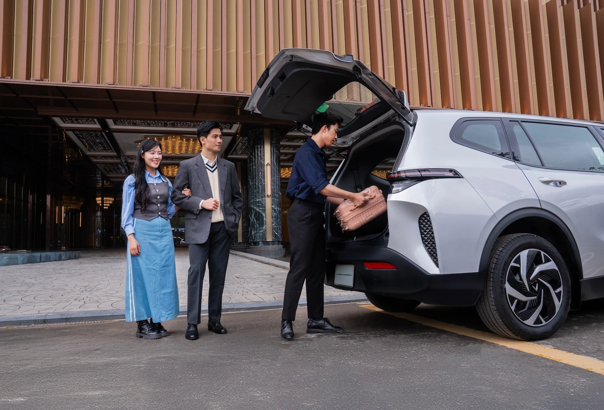 VinFast Limo Green tối ưu không gian cho cả 3 hàng ghế, phù hợp cho những chuyến đi xa của gia đình.