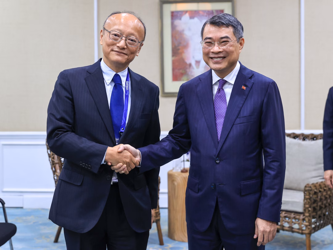 Thủ tướng Chính phủ Lê Minh Hưng và Chủ tịch Ngân hàng Phát triển Châu Á (ADB) Masato Kanda tại cuộc tiếp xúc song phương.