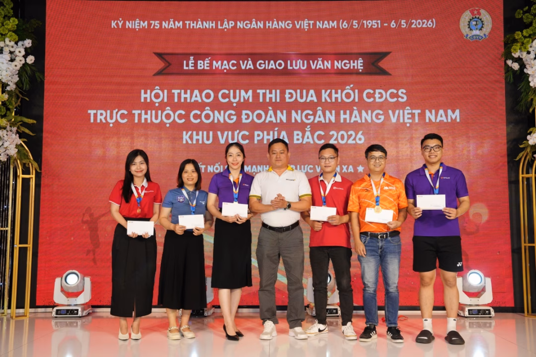 Trao giải cho những kỳ thủ xuất sắc môn Cờ tướng Nam - Nữ.