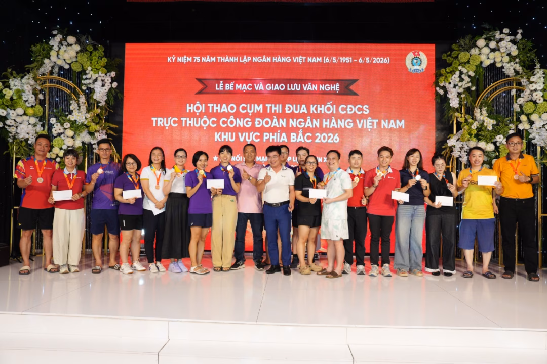 Trao giải cho các tay vợt xuất sắc môn Cầu lông.