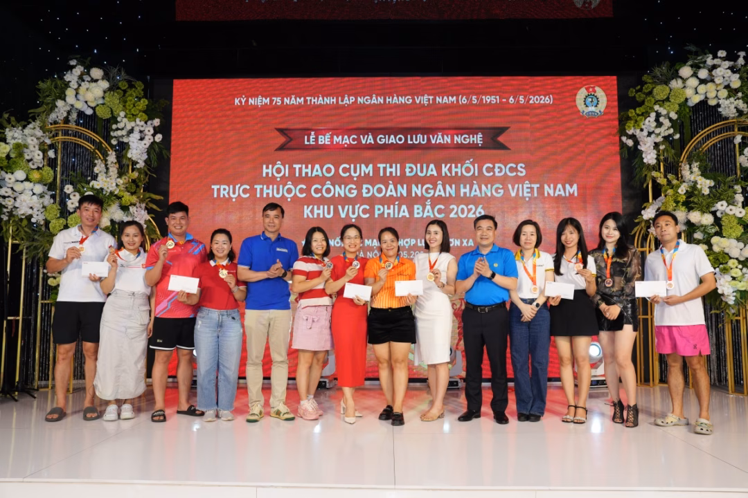 Khoảnh khắc trao giải cho các vận động viên Pickleball.
